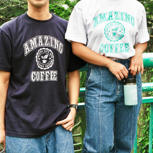 AMAZING COFFEE カレッジロゴ Tee〈ホワイト〉 詳細画像 ー 2