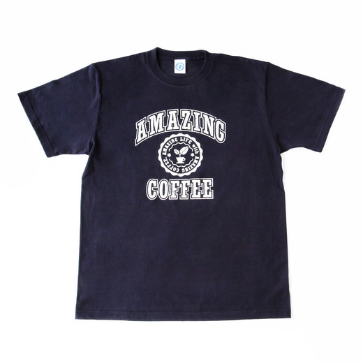 AMAZING COFFEE カレッジロゴ Tee〈ネイビー〉 詳細画像 ー 2
