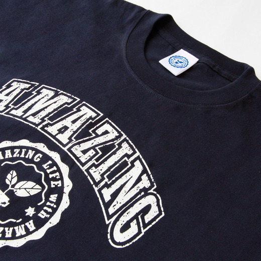 AMAZING COFFEE カレッジロゴ Tee〈ネイビー〉 詳細画像 ー 3